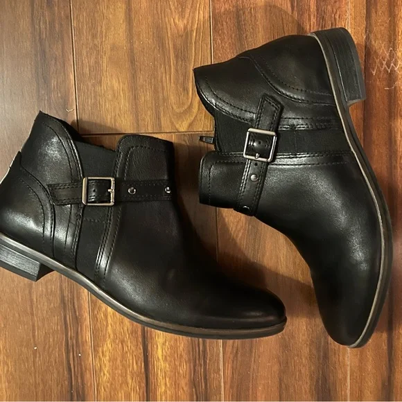 Black Leather Women’s Ankle Boots - Picture 1 of 3